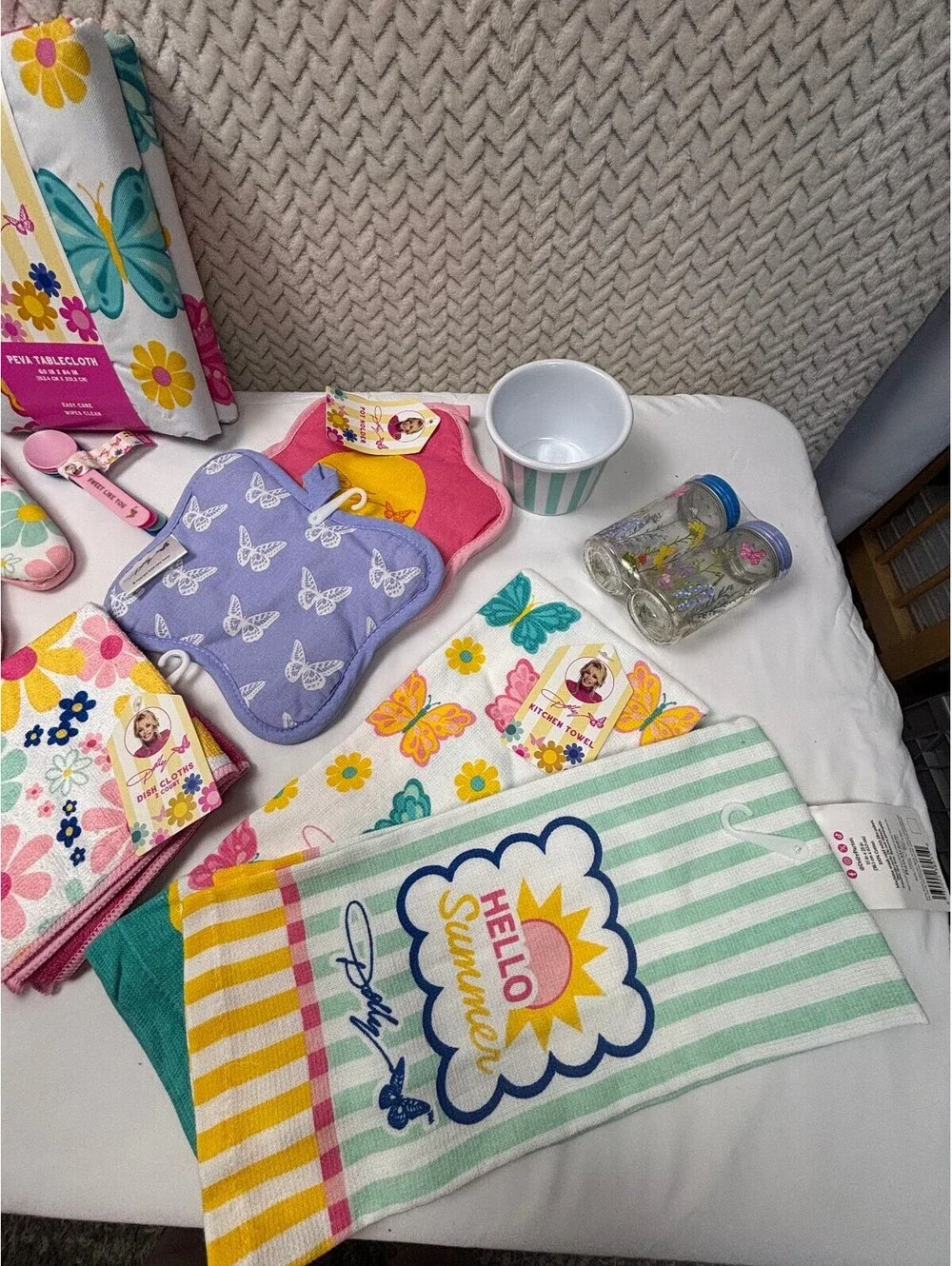 Dolly Parton Kitchen and Dining Set - Floral and Butterfly Theme